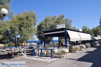 Kamari Santorini | Cycladen Griekenland 13 - Foto van https://www.grieksegids.nl/fotos/eilandsantorini/mid/santorini-grieksegids-171.jpg