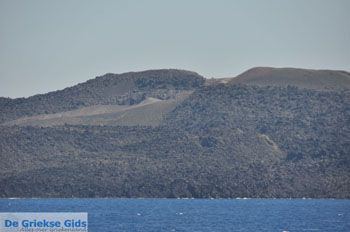 De vulkaan van Santorini Nea Kameni | Cycladen Griekenland foto 1 - Foto van https://www.grieksegids.nl/fotos/eilandsantorini/mid/santorini-grieksegids-234.jpg