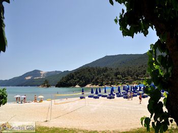 Makryammos - Strand bij Limenas (Thassos stad) | Foto 6 - Foto van https://www.grieksegids.nl/fotos/eilandthassos/thassos-griekenland/350px/thassos-418.jpg