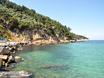 Makryammos - Strand bij Limenas (Thassos stad) | Foto 16 - Foto van https://www.grieksegids.nl/fotos/eilandthassos/thassos-griekenland/350px/thassos-428.jpg