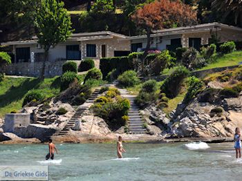 Makryammos - Strand bij Limenas (Thassos stad) | Foto 22 - Foto van https://www.grieksegids.nl/fotos/eilandthassos/thassos-griekenland/350px/thassos-434.jpg