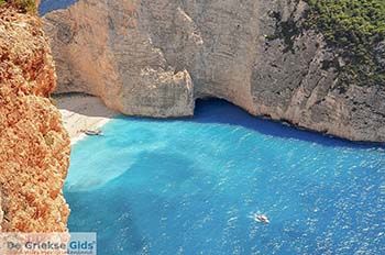 Scheepswrak Zakynthos | Shipwreck Zakynthos | De Griekse Gids | nr 3 - Foto van https://www.grieksegids.nl/fotos/eilandzakynthos/zakynthos/350px/fotos-zakynthos-032.jpg