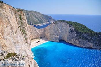 Scheepswrak Zakynthos | Shipwreck Zakynthos | De Griekse Gids | nr 11 - Foto van https://www.grieksegids.nl/fotos/eilandzakynthos/zakynthos/350px/fotos-zakynthos-040.jpg