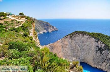 Scheepswrak Zakynthos | Shipwreck Zakynthos | De Griekse Gids | nr 18 - Foto van https://www.grieksegids.nl/fotos/eilandzakynthos/zakynthos/350px/fotos-zakynthos-047.jpg