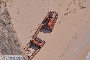 Scheepswrak Zakynthos | Shipwreck Zakynthos | De Griekse Gids | nr 21 - Foto van https://www.grieksegids.nl/fotos/eilandzakynthos/zakynthos/350px/fotos-zakynthos-050.jpg