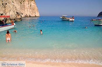 Scheepswrak Zakynthos | Shipwreck Zakynthos | De Griekse Gids | nr 31 - Foto van https://www.grieksegids.nl/fotos/eilandzakynthos/zakynthos/350px/fotos-zakynthos-203.jpg