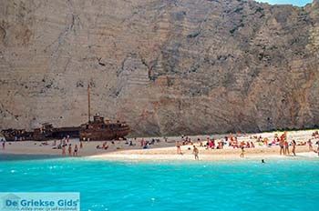 Scheepswrak Zakynthos | Shipwreck Zakynthos | De Griekse Gids | nr 35 - Foto van https://www.grieksegids.nl/fotos/eilandzakynthos/zakynthos/350px/fotos-zakynthos-207.jpg