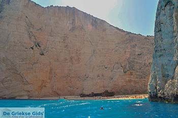 Scheepswrak Zakynthos | Shipwreck Zakynthos | De Griekse Gids | nr 39 - Foto van https://www.grieksegids.nl/fotos/eilandzakynthos/zakynthos/350px/fotos-zakynthos-211.jpg