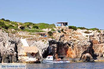 Blue Caves - Blauwe grotten | Zakynthos | De Griekse Gids 2 - Foto van https://www.grieksegids.nl/fotos/eilandzakynthos/zakynthos/350px/fotos-zakynthos-223.jpg