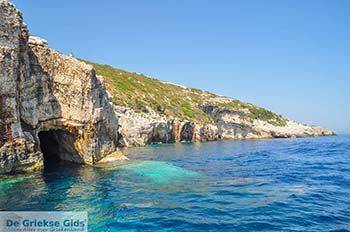 Blue Caves - Blauwe grotten | Zakynthos | De Griekse Gids 4 - Foto van https://www.grieksegids.nl/fotos/eilandzakynthos/zakynthos/350px/fotos-zakynthos-225.jpg