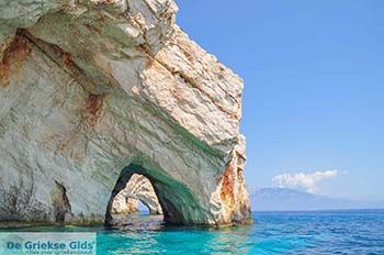 Blue Caves - Blauwe grotten | Zakynthos | De Griekse Gids 16 - Foto van https://www.grieksegids.nl/fotos/eilandzakynthos/zakynthos/350px/fotos-zakynthos-237.jpg