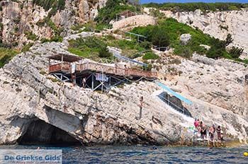 Blue Caves - Blauwe grotten | Zakynthos | De Griekse Gids 21 - Foto van https://www.grieksegids.nl/fotos/eilandzakynthos/zakynthos/350px/fotos-zakynthos-242.jpg