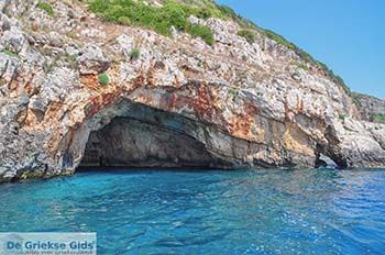 Blue Caves - Blauwe grotten | Zakynthos | De Griekse Gids 29 - Foto van https://www.grieksegids.nl/fotos/eilandzakynthos/zakynthos/350px/fotos-zakynthos-250.jpg