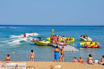 St Nicolas Bay Vassilikos | Zakynthos | De Griekse Gids nr 12 - Foto van https://www.grieksegids.nl/fotos/eilandzakynthos/zakynthos/350px/fotos-zakynthos-386.jpg