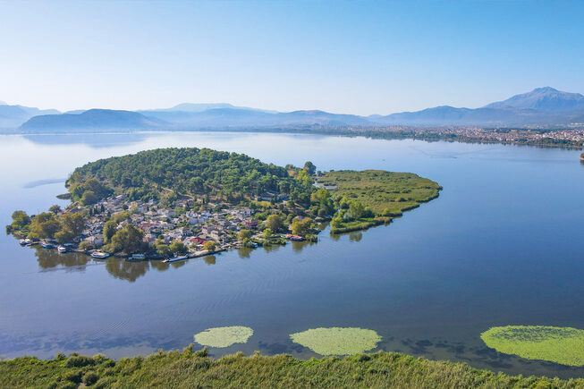 Pamvotida-meer Ioannina-stad | Epirus | Ioannina stad - Foto van https://www.grieksegids.nl/fotos/epirus/ioannina/ioannina-stad/mid/ioannina-stad-001.jpg?v=1778955511