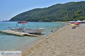 Lichnos beach - Parga foto 2 - Foto van https://www.grieksegids.nl/fotos/epirus/preveza/lichnos-beach/350pix/lichnos-beach-parga-002.jpg