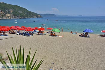 Lichnos beach - Parga foto 4 - Foto van https://www.grieksegids.nl/fotos/epirus/preveza/lichnos-beach/350pix/lichnos-beach-parga-004.jpg