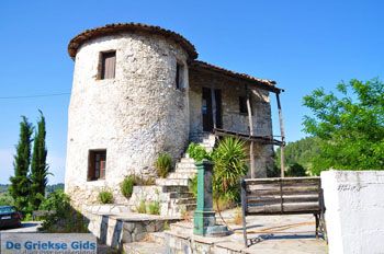 Toren van Drosini | Gouves Noord-Evia | Griekenland | Foto 1 - Foto van https://www.grieksegids.nl/fotos/evia/noord-evia/normaal/noord-evia-grieksegids-056.jpg