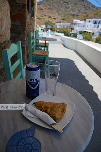 Fix Hellas zaak Spyros en Georgia Papadopoulos - Angali Folegandros - Agali beach - Foto van https://www.grieksegids.nl/fotos/folegandros/350/eiland-folegandros-148.jpg