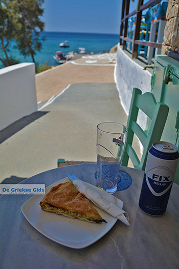 zaak Spyros en Georgia Papadopoulos - Angali Folegandros - Agali beach - Foto 149 - Foto van https://www.grieksegids.nl/fotos/folegandros/350/eiland-folegandros-149.jpg