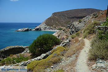 Aghios Nikolaos beach bij Angali Folegandros -  Cycladen - Foto 170 - Foto van https://www.grieksegids.nl/fotos/folegandros/350/eiland-folegandros-170.jpg