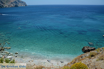 Aghios Nikolaos beach bij Angali Folegandros -  Cycladen - Foto 174 - Foto van https://www.grieksegids.nl/fotos/folegandros/350/eiland-folegandros-174.jpg