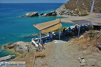 Aghios Nikolaos beach bij Angali Folegandros -  Cycladen - Foto 175 - Foto van https://www.grieksegids.nl/fotos/folegandros/350/eiland-folegandros-175.jpg
