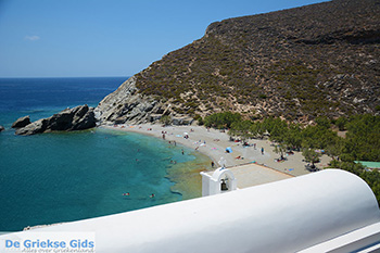 Aghios Nikolaos beach bij Angali Folegandros -  Cycladen - Foto 176 - Foto van https://www.grieksegids.nl/fotos/folegandros/350/eiland-folegandros-176.jpg