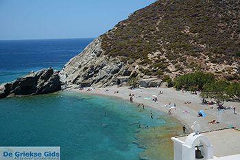 Aghios Nikolaos beach bij Angali Folegandros -  Cycladen - Foto 177 - Foto van https://www.grieksegids.nl/fotos/folegandros/350/eiland-folegandros-177.jpg