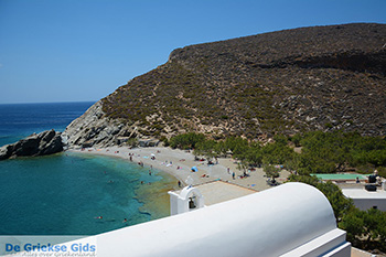 Aghios Nikolaos beach bij Angali Folegandros -  Cycladen - Foto 179 - Foto van https://www.grieksegids.nl/fotos/folegandros/350/eiland-folegandros-179.jpg