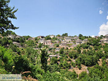 Traditioneel dorp Vitsa  - Zagori Epirus - Foto van https://www.grieksegids.nl/fotos/griekse-gidsnl/350pixels/zagoria-epirus-016.jpg