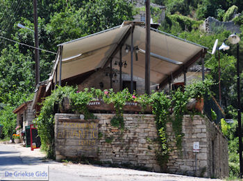 Restaurant in Vitsa - Zagori Epirus - Foto van https://www.grieksegids.nl/fotos/griekse-gidsnl/350pixels/zagoria-epirus-019.jpg