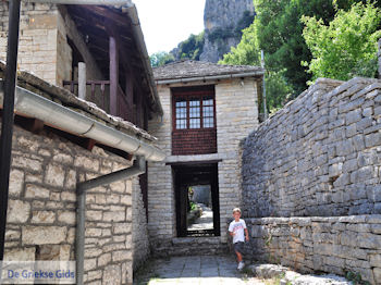 Agia Paraskevi klooster Vikos kloof foto 7 - Zagori Epirus - Foto van https://www.grieksegids.nl/fotos/griekse-gidsnl/350pixels/zagoria-epirus-058.jpg