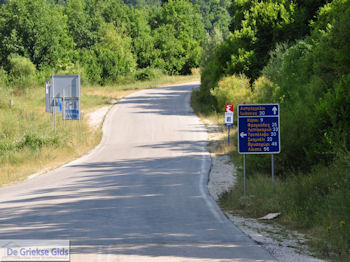Autoweg in Zagoria foto 1 - Zagori Epirus - Foto van https://www.grieksegids.nl/fotos/griekse-gidsnl/350pixels/zagoria-epirus-070.jpg
