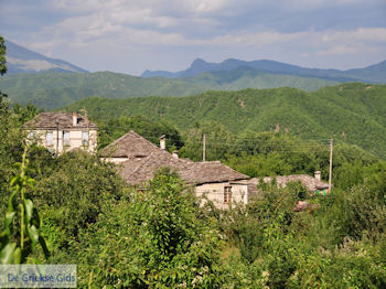 Groene natuur Dilofo - Zagori Epirus - Foto van https://www.grieksegids.nl/fotos/griekse-gidsnl/350pixels/zagoria-epirus-077.jpg