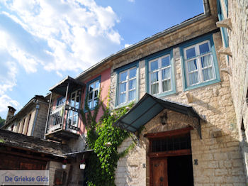 Archontiko (Heerenhuis) Dilofo foto 2 - Zagori Epirus - Foto van https://www.grieksegids.nl/fotos/griekse-gidsnl/350pixels/zagoria-epirus-086.jpg