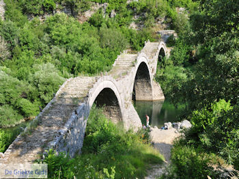 De bekende brug met 3 bogen Kipi foto 5 - Zagori Epirus - Foto von GriechenlandWeb.de