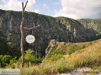 Kapesovo foto 1 - Zagori Epirus - Foto van https://www.grieksegids.nl/fotos/griekse-gidsnl/350pixels/zagoria-epirus-128.jpg