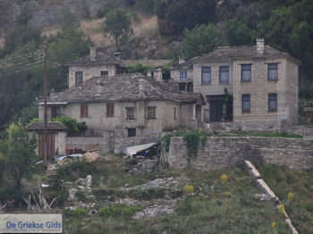 Kapesovo foto 3 - Zagori Epirus - Foto van https://www.grieksegids.nl/fotos/griekse-gidsnl/350pixels/zagoria-epirus-130.jpg