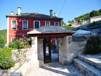 Hotel Porfyron in het dorpje Ano Pedina foto3 - Zagori Epirus - Foto van https://www.grieksegids.nl/fotos/griekse-gidsnl/350pixels/zagoria-epirus-135.jpg
