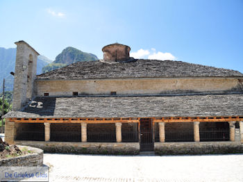 Kerk in Vikos foto 2 - Zagori Epirus - Foto van https://www.grieksegids.nl/fotos/griekse-gidsnl/350pixels/zagoria-epirus-179.jpg