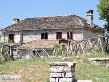 Typisch huis Vikos - Zagori Epirus - Foto van https://www.grieksegids.nl/fotos/griekse-gidsnl/350pixels/zagoria-epirus-192.jpg