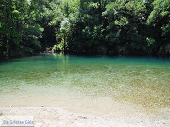 Voidomatis rivier bij Aristi foto 5 - Zagori Epirus - Foto van https://www.grieksegids.nl/fotos/griekse-gidsnl/350pixels/zagoria-epirus-208.jpg