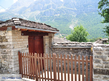 Traditioneel dorp Papingo foto 1 - Zagori Epirus - Foto van https://www.grieksegids.nl/fotos/griekse-gidsnl/350pixels/zagoria-epirus-211.jpg