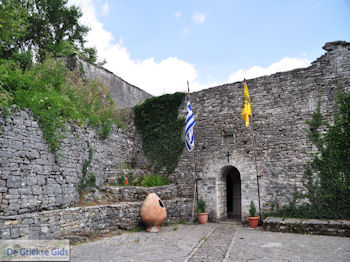 Evangelistria klooster Ano Pedina foto 2 - Zagori Epirus - Foto van https://www.grieksegids.nl/fotos/griekse-gidsnl/350pixels/zagoria-epirus-232.jpg