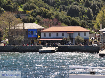 Dafni - De Heilihe Berg Athos 004 | Athos gebied Chalkidiki | Griekenland - Foto van https://www.grieksegids.nl/fotos/griekse-gidsnl/chalkidiki350/athos-gebied-chalkidiki-198.jpg