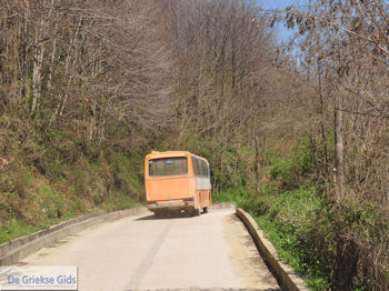 Met de bus van Dafni naar Karyes foto 3 | Athos gebied Chalkidiki | Griekenland - Foto van https://www.grieksegids.nl/fotos/griekse-gidsnl/chalkidiki350/athos-gebied-chalkidiki-206.jpg