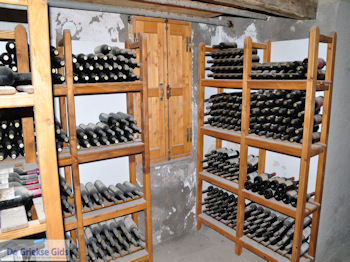 Wijnkelder Mylopotamos 002 | Athos gebied Chalkidiki | Griekenland - Foto van https://www.grieksegids.nl/fotos/griekse-gidsnl/chalkidiki350/athos-gebied-chalkidiki-285.jpg