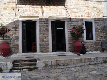 Het cafe van Karyes (Athos) | Athos gebied Chalkidiki | Griekenland - Foto van https://www.grieksegids.nl/fotos/griekse-gidsnl/chalkidiki350/athos-gebied-chalkidiki-305.jpg