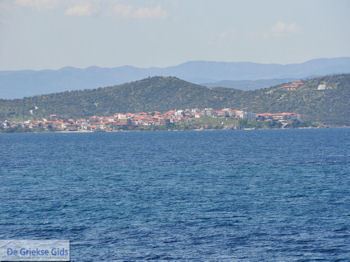 Ammouliani vanaf Ouranoupolis | Athos gebied Chalkidiki | Griekenland - Foto van https://www.grieksegids.nl/fotos/griekse-gidsnl/chalkidiki350/athos-gebied-chalkidiki-360.jpg